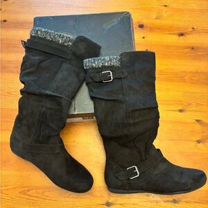 NWT Size 8 Pull On Black Suede Women's Boots
